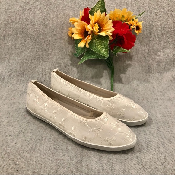 Sostanza White Eyelet Ballet Flats - Picture 1 of 16